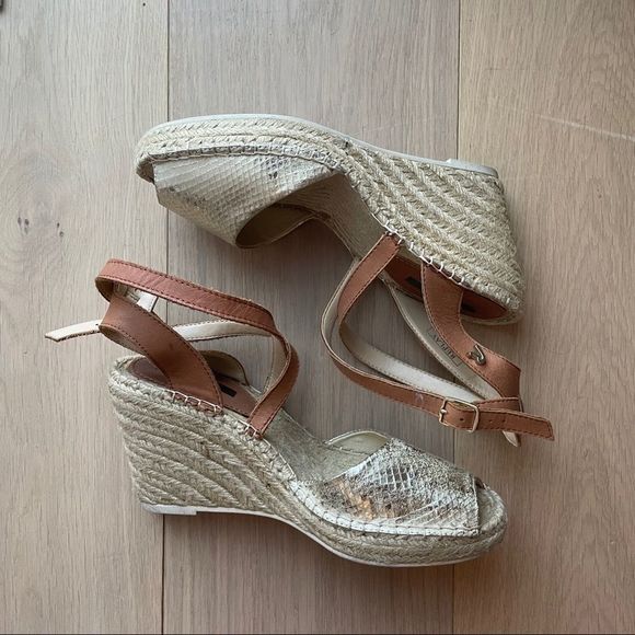 Replay Gold Leather Wedges. - Picture 1 of 9